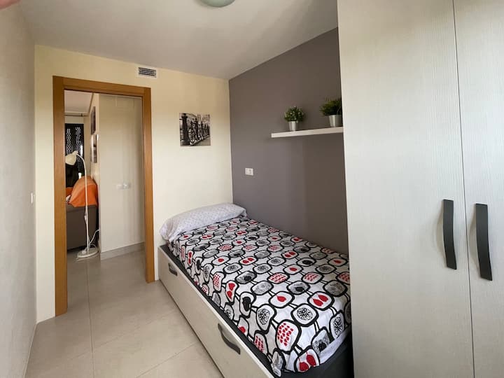 90cm trundle bed thick mattress on both heights 