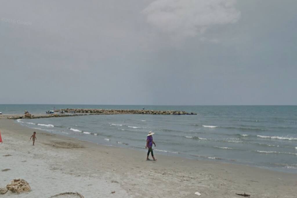 PLAYA MARBELLA FRENTE AL HOSTEL