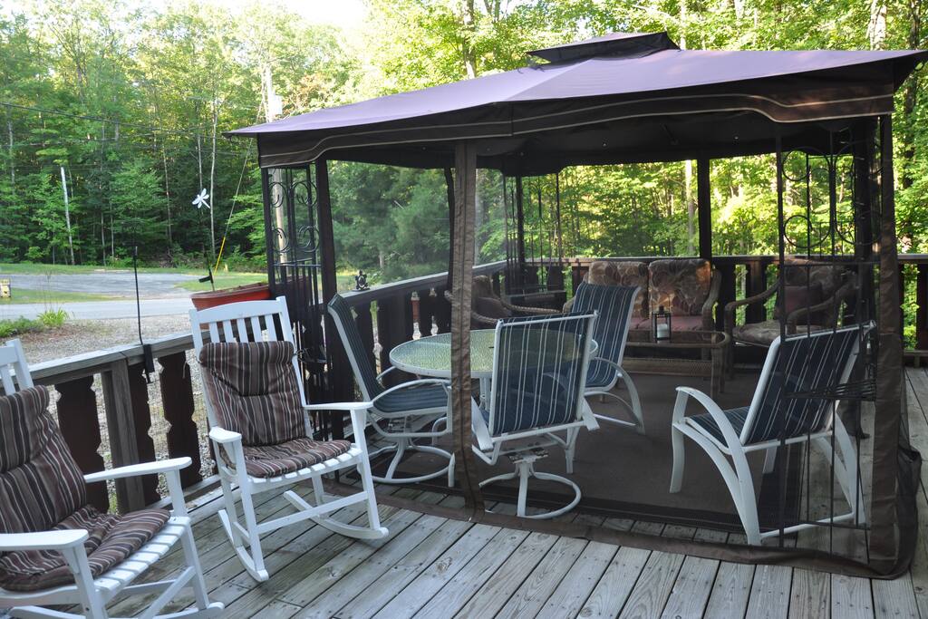 Screened in area for insect free evenings