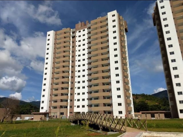 Apart. Novo c/ Wi-Fi, Netflix, Ar-condicionado