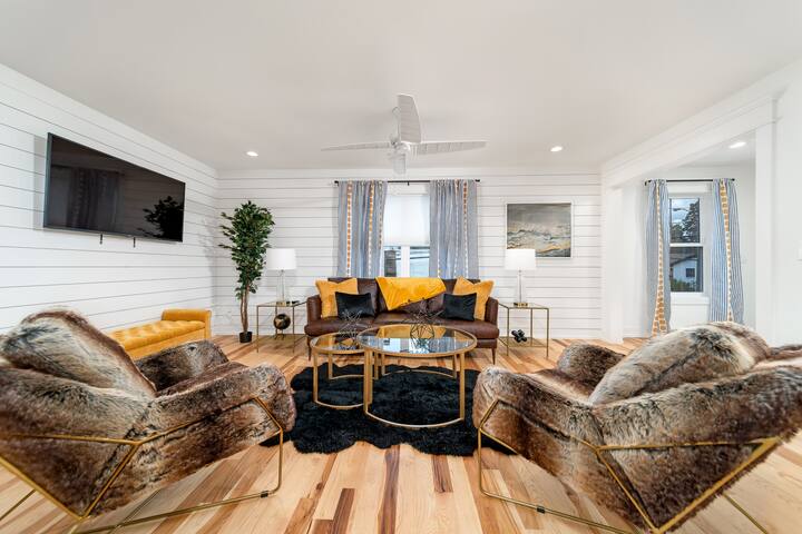 City Hideaway with Stunning Rooftop Escape #2 gallery image 2