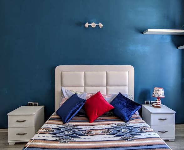 The blue pearl Room (1min to tramway)