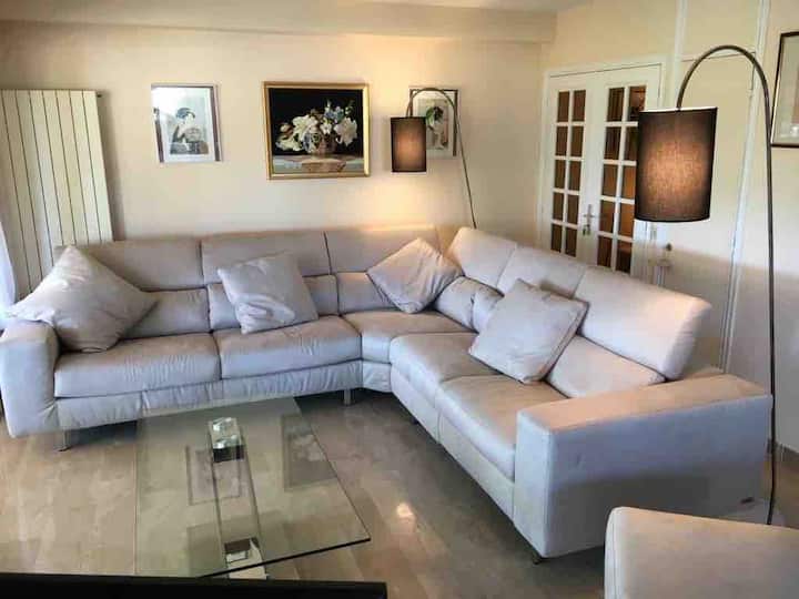 Salon (lounge)