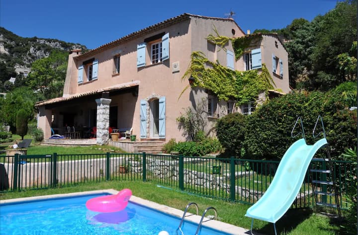 Vaste Villa Provençale Aux Portes De Monte-carlo. - Saint-Jean-Cap-Ferrat