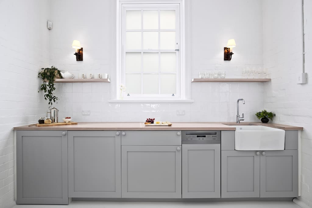 Kitchen with Shaker Cabinets