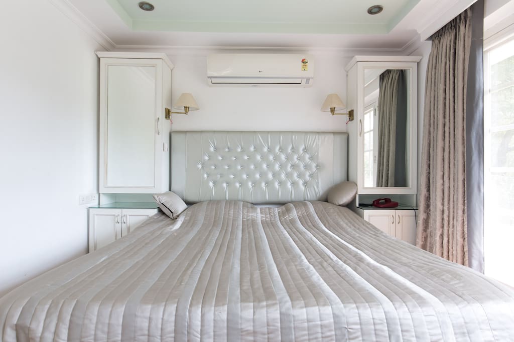 Kingsize bed of the room with the garden view is small but cozy