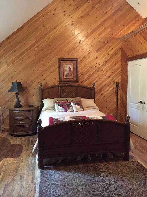 Cedar Bedroom Queen Ensuite