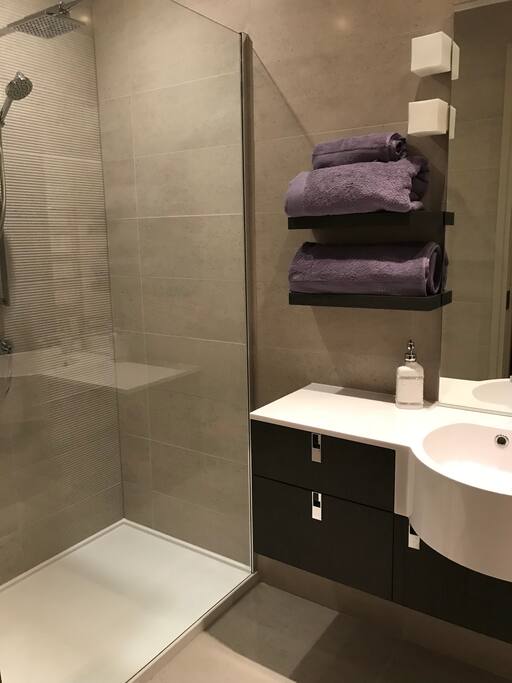 Room 2: Bathroom