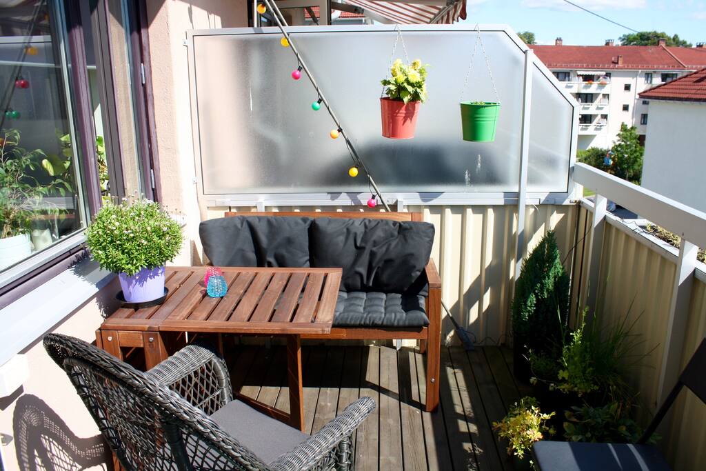 Balkong med formiddagssol