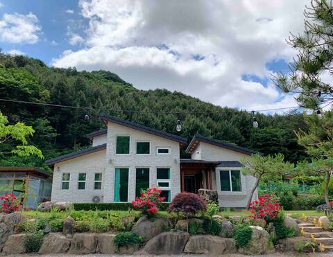 Completely Independent! Enjoy it in private on the second floor in front of the valley, in Mureungdo