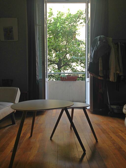 Le petit balcon abrité du vis-à-vis