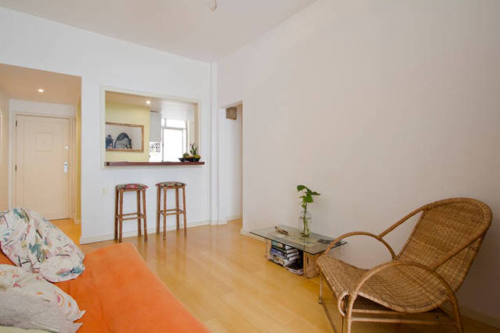Sala de estar com cozinha americana/ Kitchen integrated to the living room