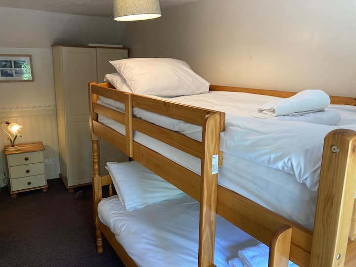 Дъбова ваканционна спалня 3 - двуетажни легла