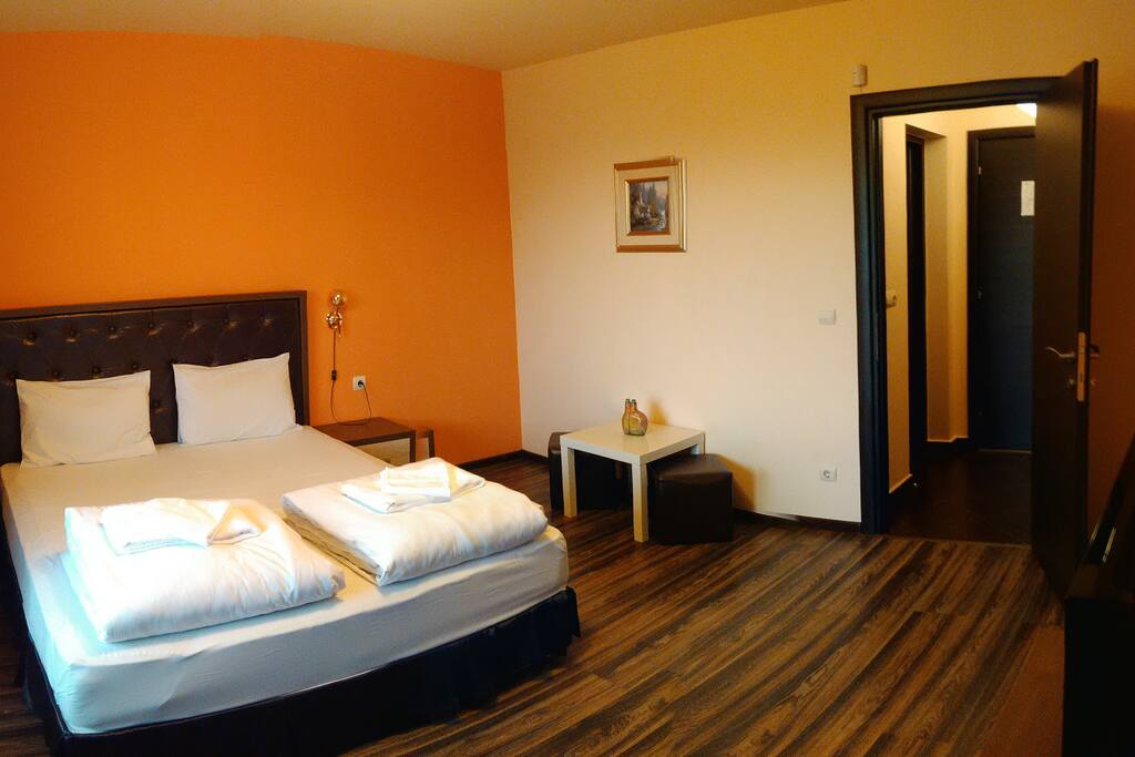 room with king bed