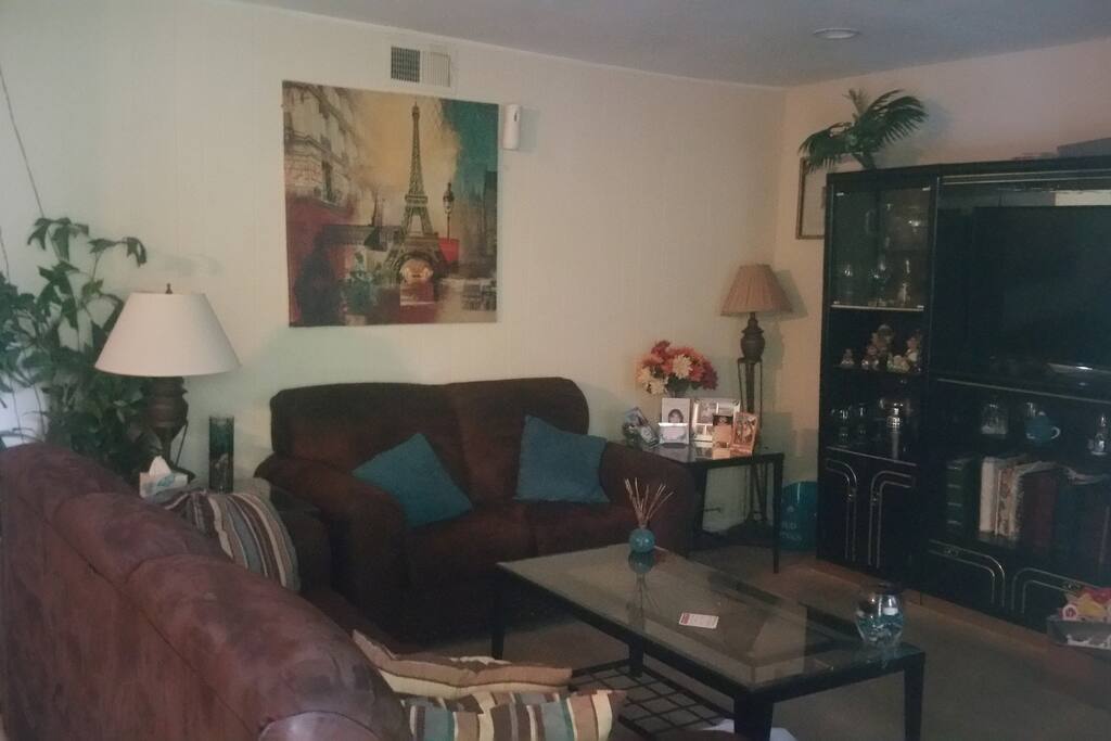living room with free wifi