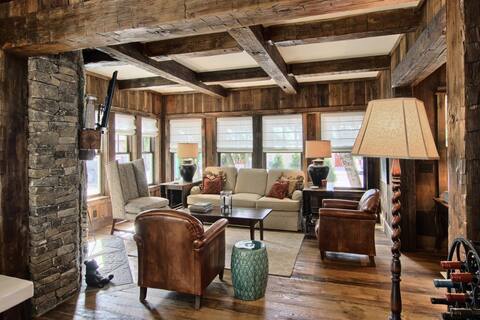 LUXURY RETREAT in Leland, Michigan