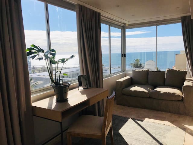 Radiant sea-view penthouse on Promenade