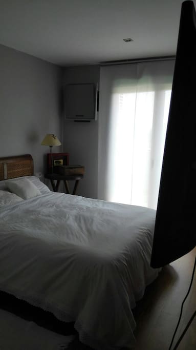 Habitación con cama de matrimonio