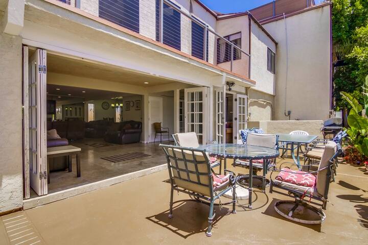 Large Beach Rental House gallery image 5