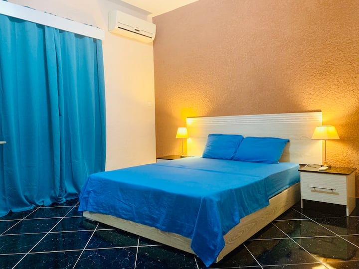 Veľká manželská posteľ 
190/200