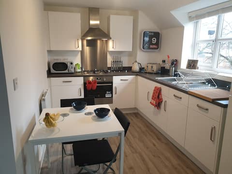 Popular Airbnb listing: Modern & stylish apartment perfectly located. in Wythall