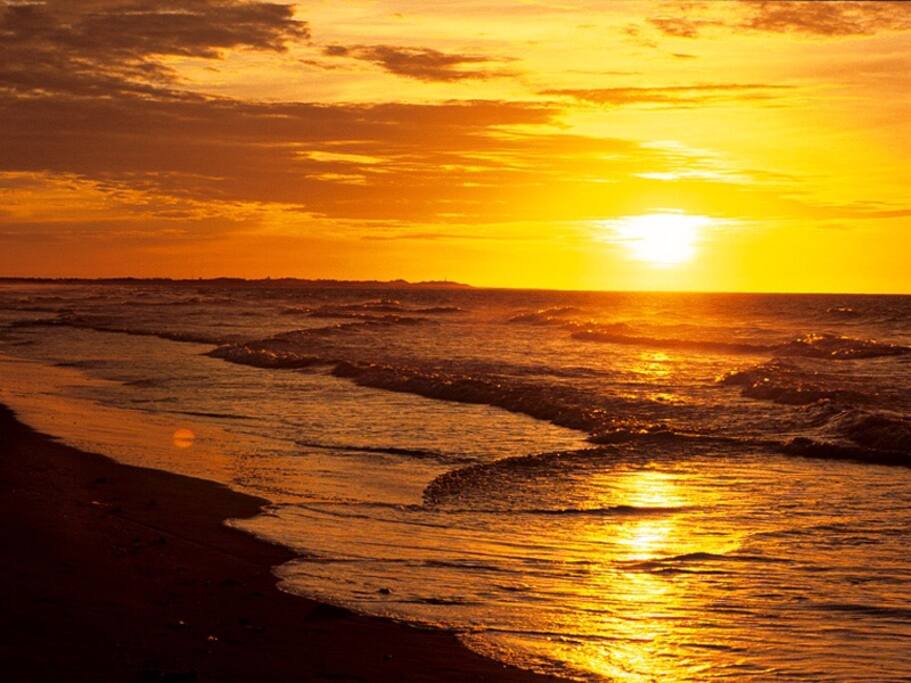 por do sol na praia de atalaia