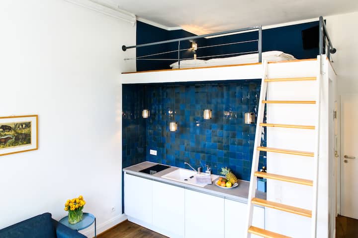 Galéria na spanie na kuchynskom kúte //podkrovnej posteli v hornej časti kuchynky