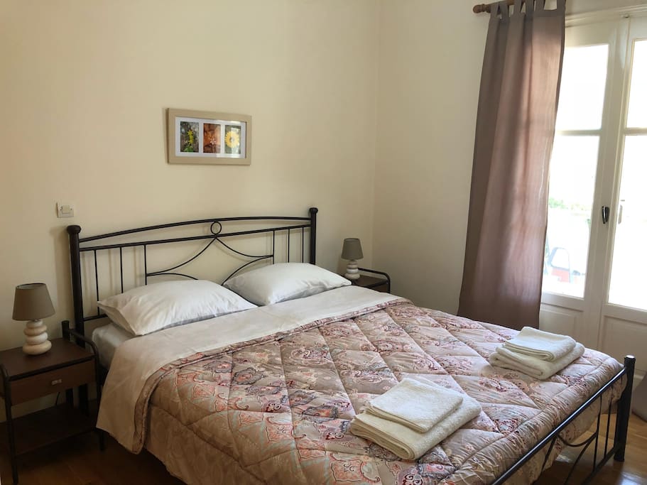 Bed room 1. King sice bed