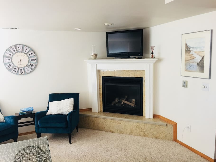 Enclosed gas fireplace with padding to little faces safe.