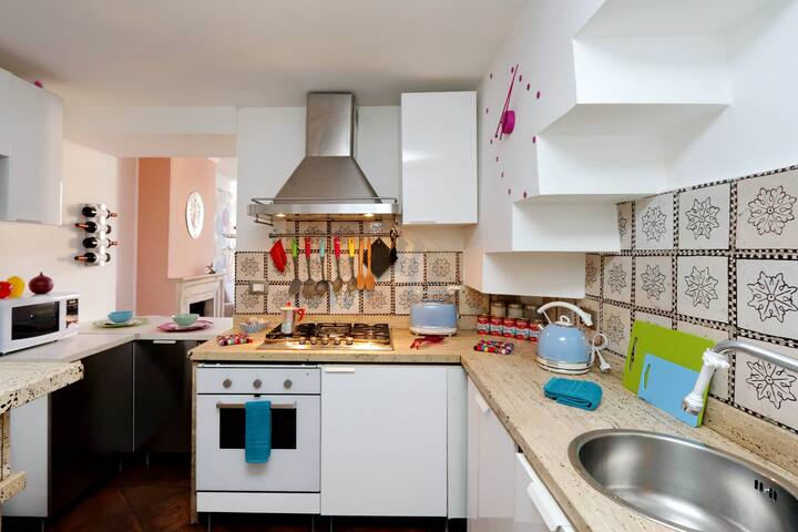 3 BDR ROMAN RUINS VIEW gallery image 3