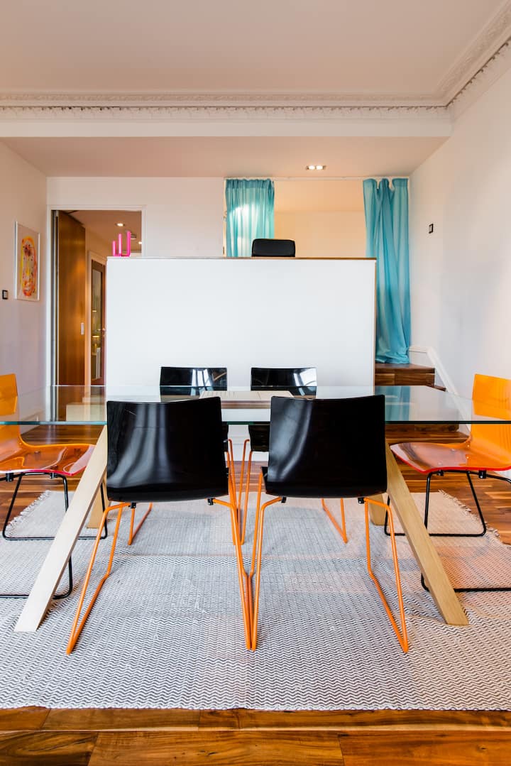 Vibrant Flat with Fantastic Views by the Royal Mile