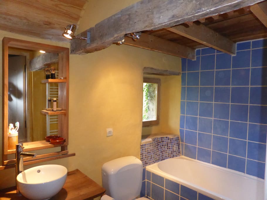 Salle de bain
côté fenêtre
