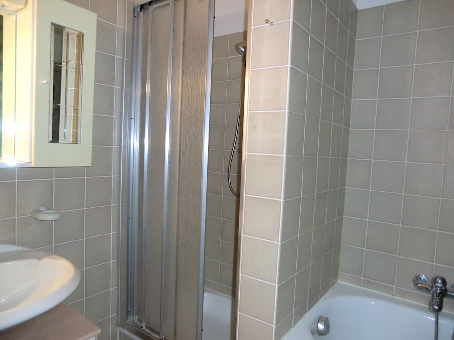 separate Dusche