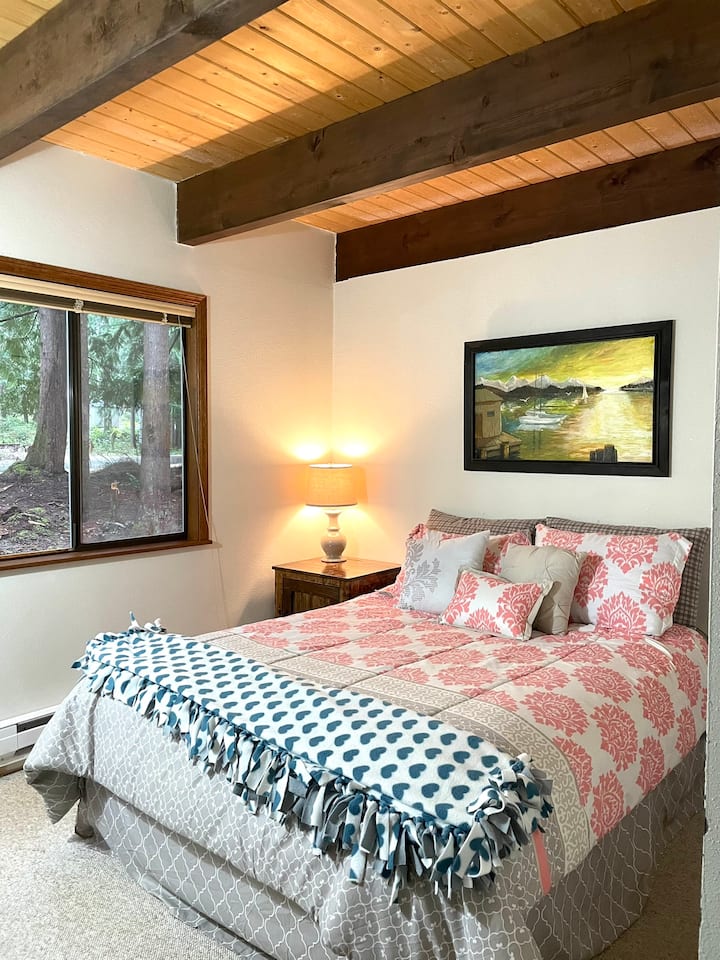 Dolje spavaća soba s bračnim krevetom (160x200