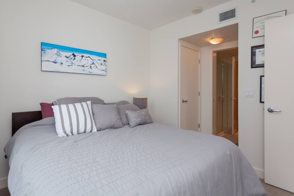 Room available to rent w/ ensuite shower and bathroom.