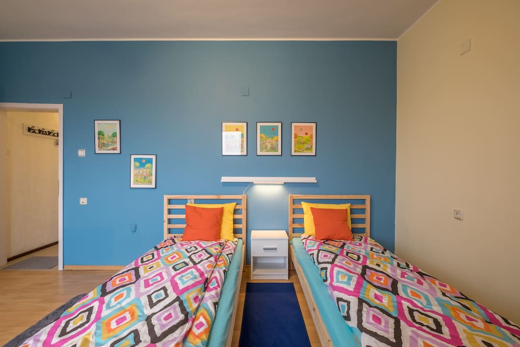 2 single beds 90/200cm