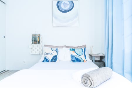 Aloha! Beautiful Vacation Room near Oahu Outlets