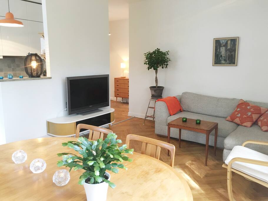 Loving room and dining area