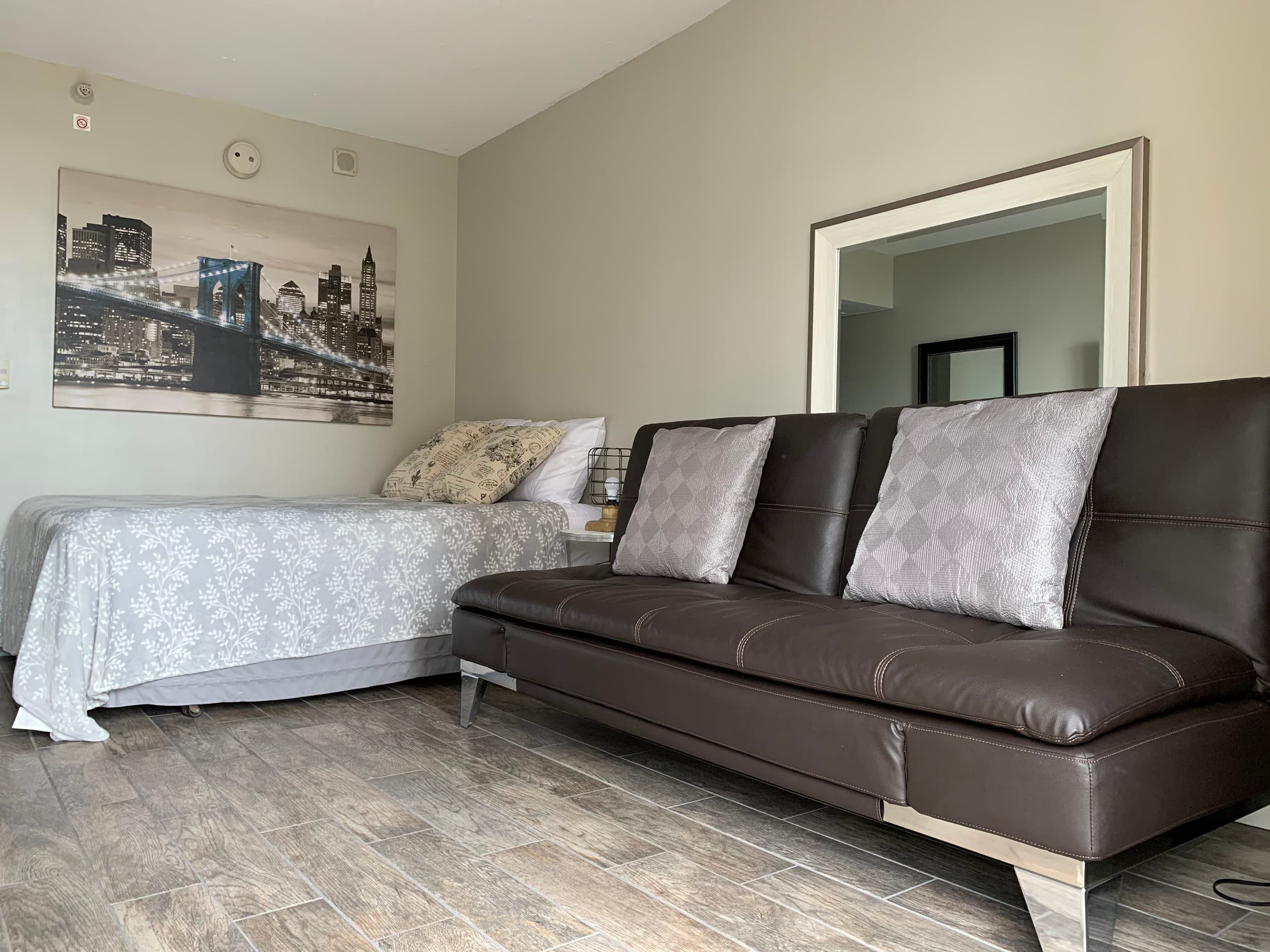 Mango go 215/Spacious Comfortable Studio - Image 5