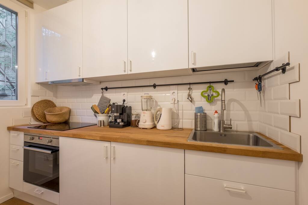 Coffee maker, blender, hot-water kettle and more