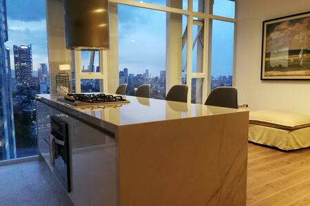 LUXURY FULL APARTMENT: 360º CITY VIEW & AMENITIES!