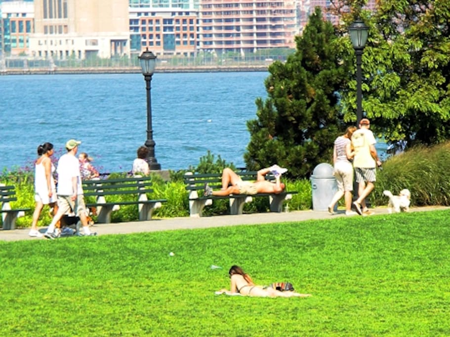 Hudson River and Westside Highway Walking/Biking Path - 3 blocks from the apartment