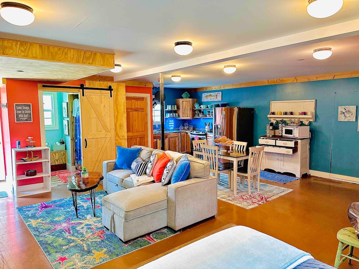 “Reel & Relax” pool, pond, peace, pet friendly Cottages for Rent in