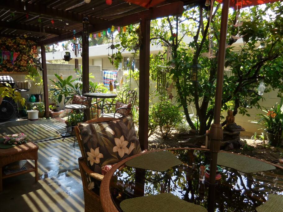 Peaceful Tropical Style Backyard