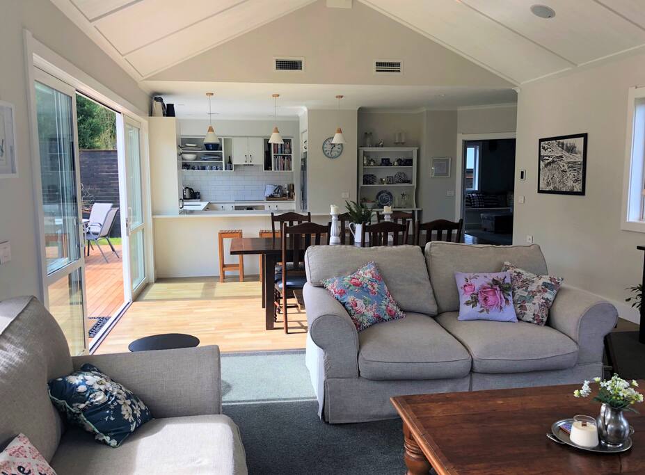 Main living area, dining and kitchen