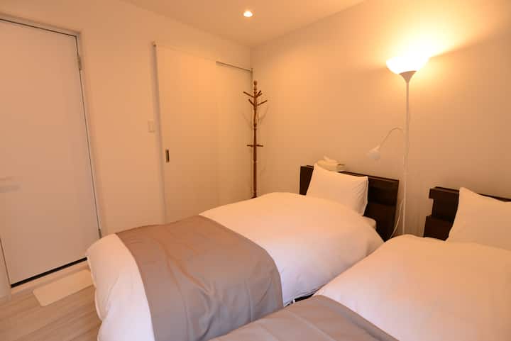 Საწოლი ოთახი1 სააბაზანოთი და უნიტაზით_寝室1