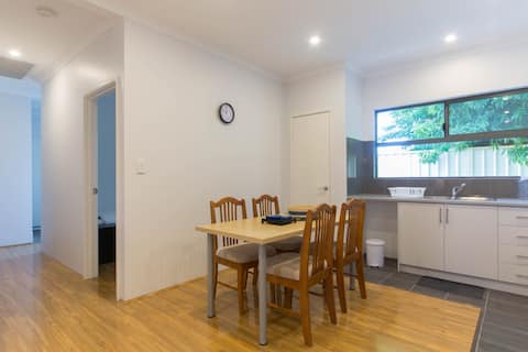 3BRM Home w Kitchen, Laundry, WIFI & Free Parking