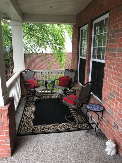 Front porch sitting area.
Absolutely NO SMOKING in or on house property!
