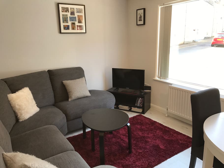 Open plan lounge area with tv/dvd + wifi with printer.