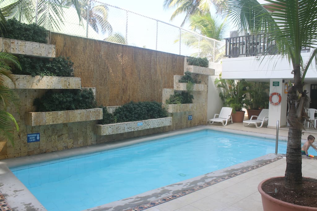 Piscina en el 1 piso del edificio